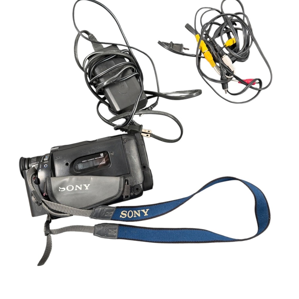 Sony Handycam Vision Camcorder CCD-TRV16 NTSC Video 8 XR Nightshot Black WORKS